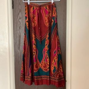 Burgundy skirt with pattern, strap with tassel